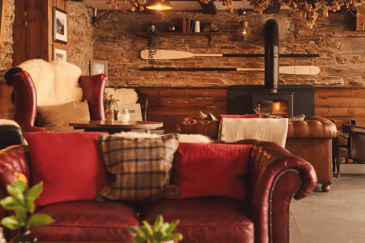 Cosy interior of the Port William pub in Cornwall
